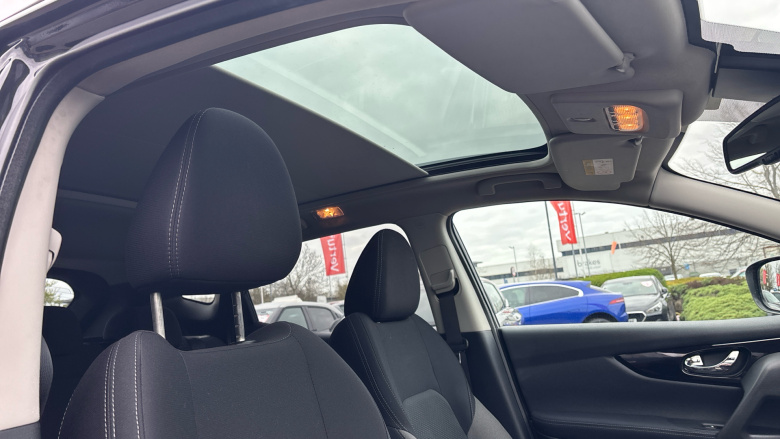 Nissan Qashqai 1.3 DiG-T N-Connecta 5dr Petrol Hatchback